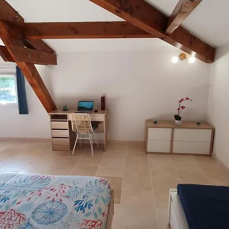 Maison calme et rénovée Oléa Provence, idéale pour passer des vacances dans le Sud Saint-Cannat Esterno foto